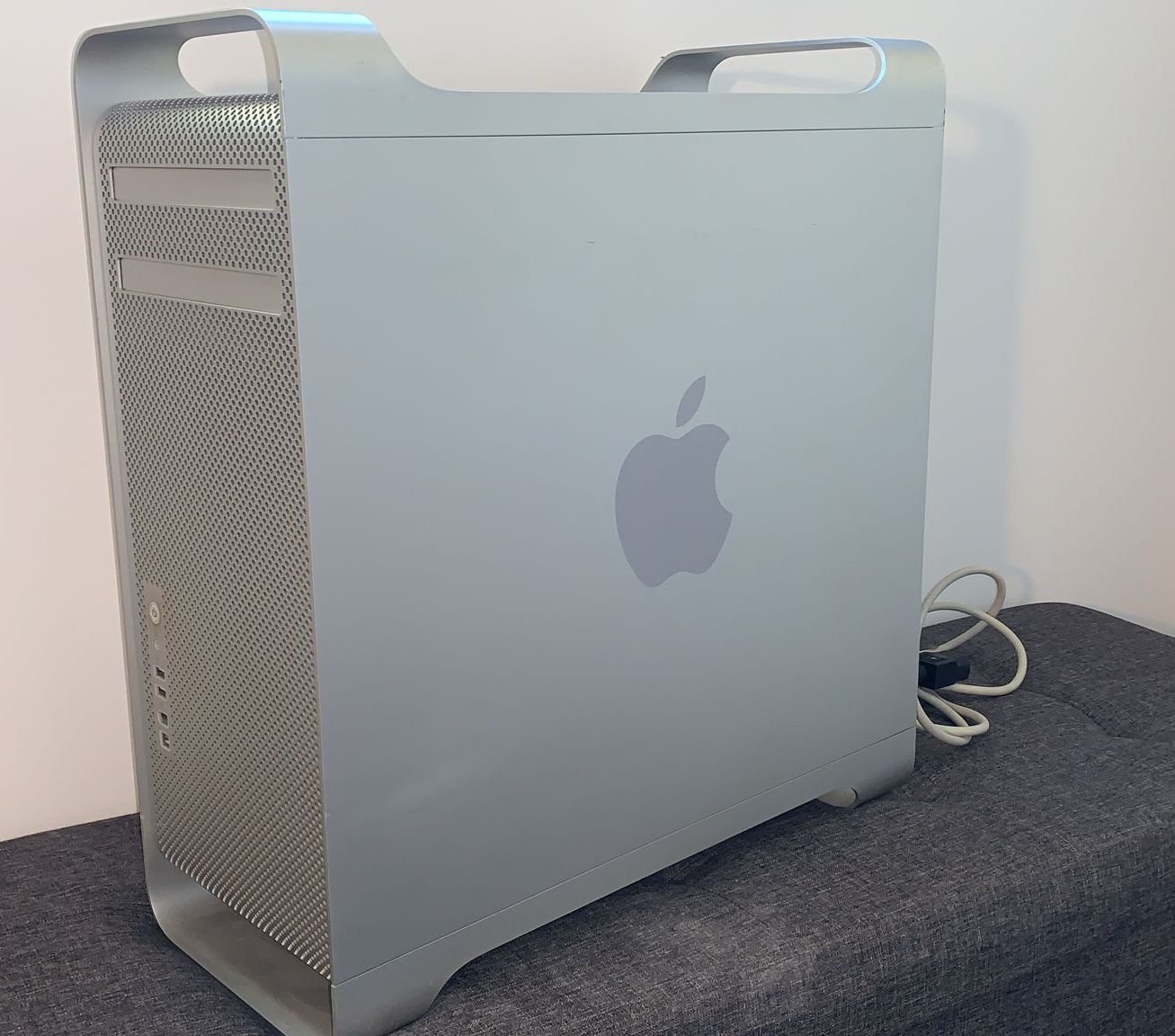 Apple Mac Pro  2x3Ghz Quad Core Intel Xeon 8GB ram + 4x HDD 512GB (2 TB totale) + DVD RW