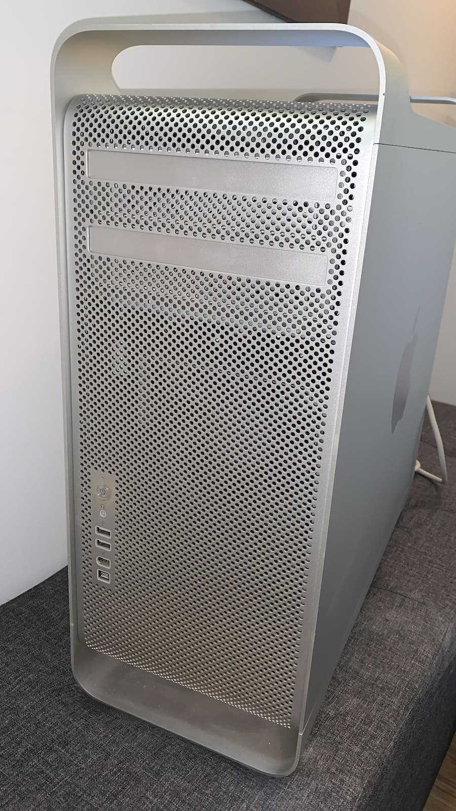 Apple Mac Pro  2x3Ghz Quad Core Intel Xeon 8GB ram + 4x HDD 512GB (2 TB totale) + DVD RW