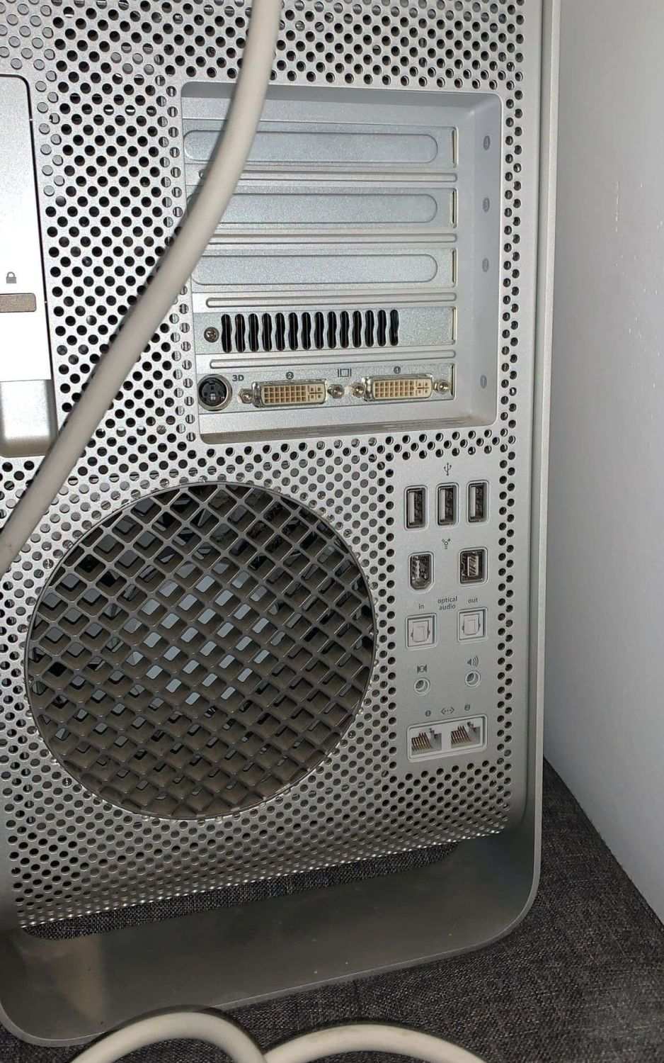 Apple Mac Pro  2x3Ghz Quad Core Intel Xeon 8GB ram + 4x HDD 512GB (2 TB totale) + DVD RW